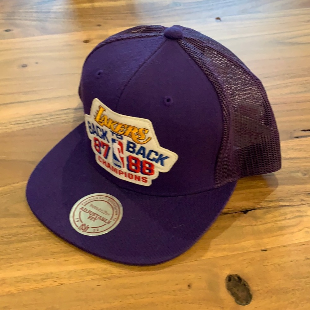 🤫 Used Rare snap back from 2014. Like new ✨ - Picture 2 of 16